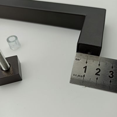 Buona progettazione in acciaio inossidabile304 Portello di tiro per bagni Porte in vetro in nero matt