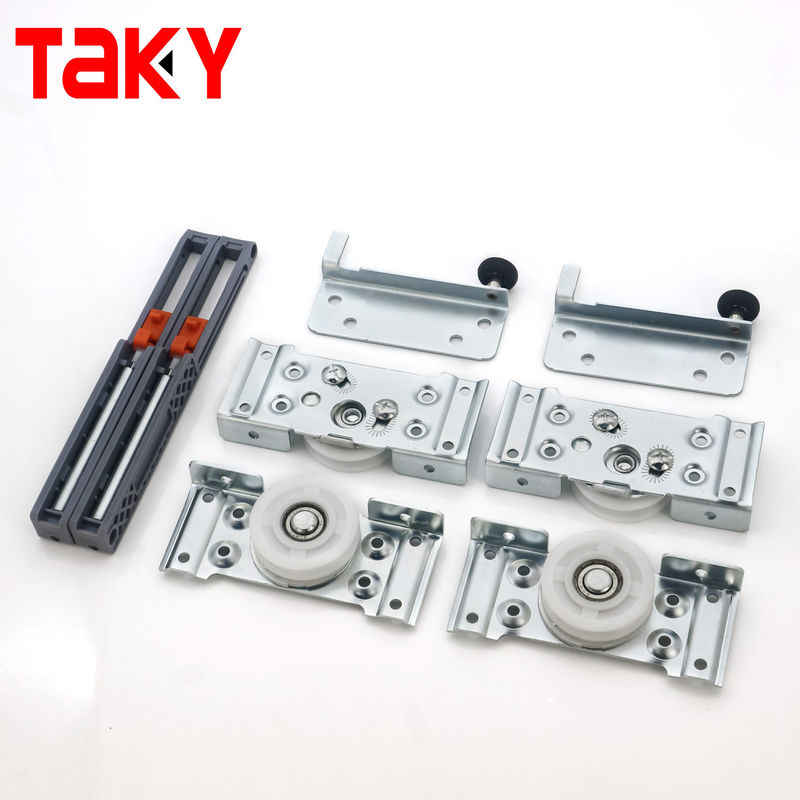Fittings per porte pieghevoli in ferro e nylon per porte scorrevoli per armadi 8.5cm*11cm