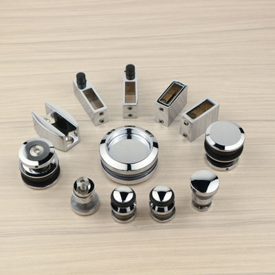 Aggiornate la vostra decorazione del bagno con il nostro kit per la porta scorrevole senza cornice di vetro